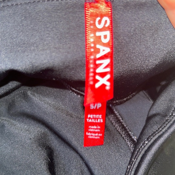 EUC SPANX Faux Leather Camo Leggings Matte Black Camo (S/P) - Picture 4 of 4